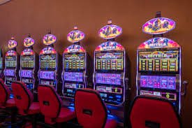 Antarmuka permainan Buffalo King di aplikasi zona slot untuk Android
